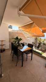 Chalet Adosado Independiente de 2 Dormitorios con Vistas al Mar y Piscina Comunitaria – Roque del Conde
