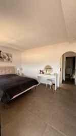 Chalet Adosado Independiente de 2 Dormitorios con Vistas al Mar y Piscina Comunitaria – Roque del Conde