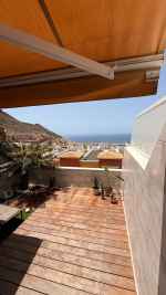 Chalet Adosado Independiente de 2 Dormitorios con Vistas al Mar y Piscina Comunitaria – Roque del Conde