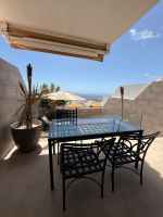 Chalet Adosado Independiente de 2 Dormitorios con Vistas al Mar y Piscina Comunitaria – Roque del Conde