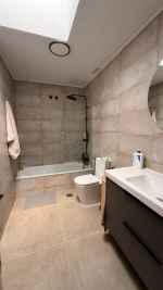 Chalet Adosado Independiente de 2 Dormitorios con Vistas al Mar y Piscina Comunitaria – Roque del Conde